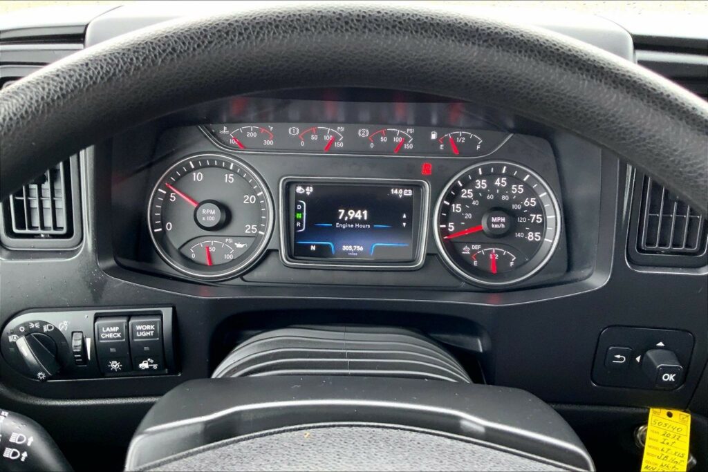 2022 CUM LT625 6×4 Sleeper