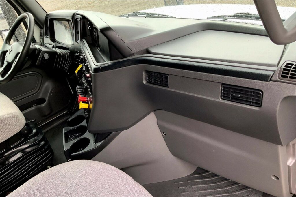 2022 CUM LT625 6×4 Sleeper