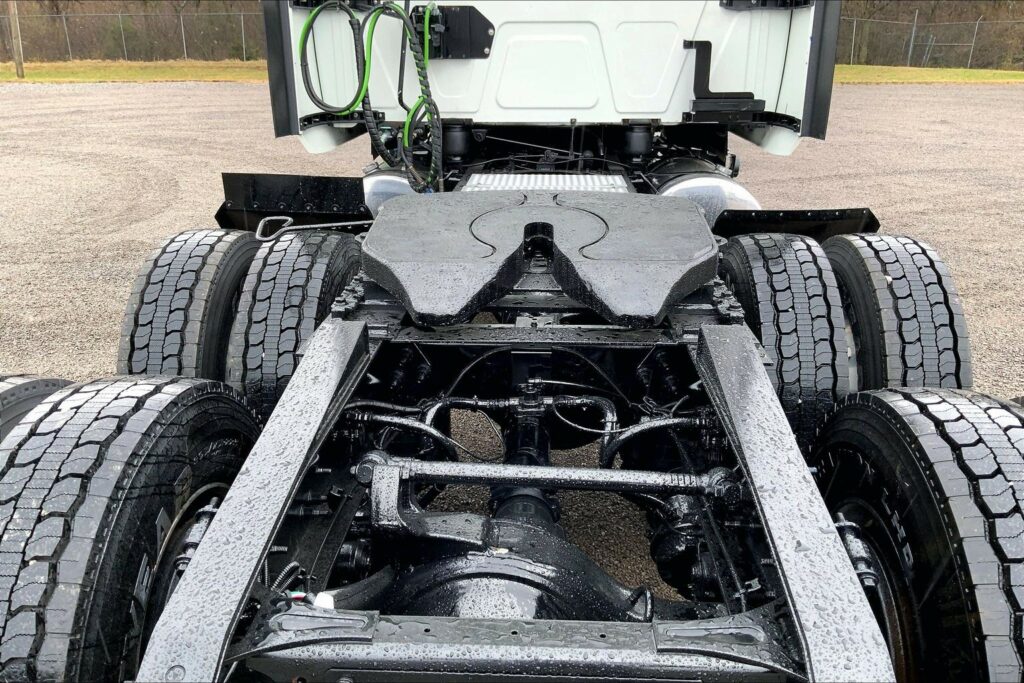 2022 CUM LT625 6×4 Sleeper