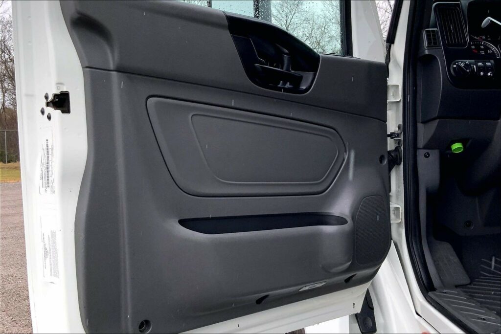 2022 CUM LT625 6×4 Sleeper