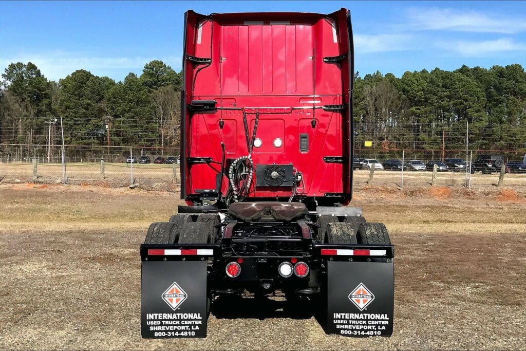 2022 CUM LT625 6×4 Sleeper