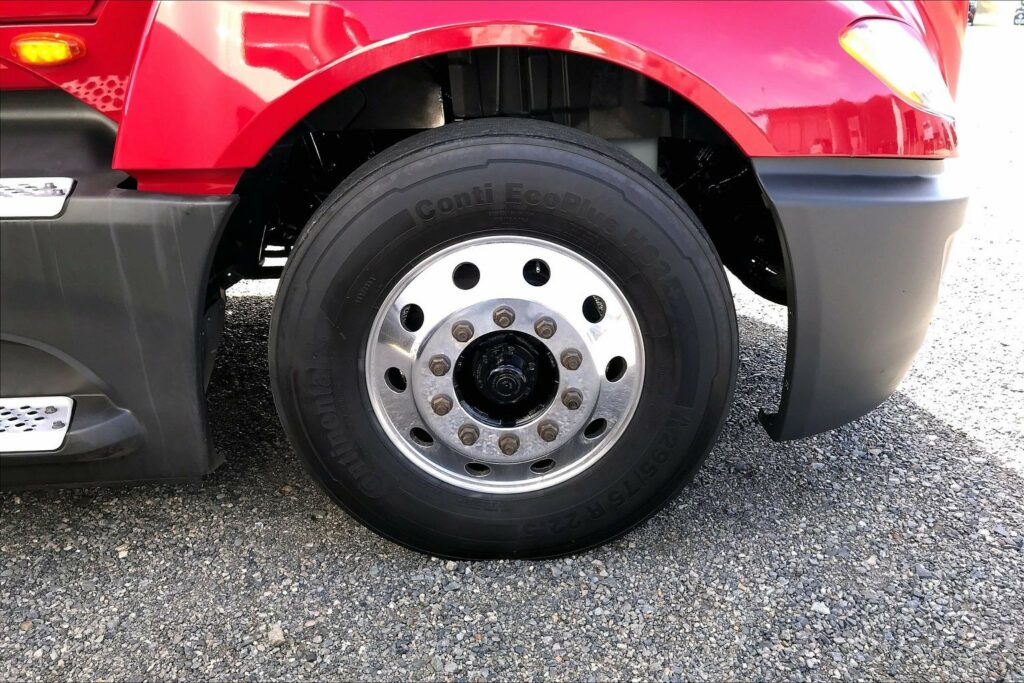 2022 CUM LT625 6×4 Sleeper