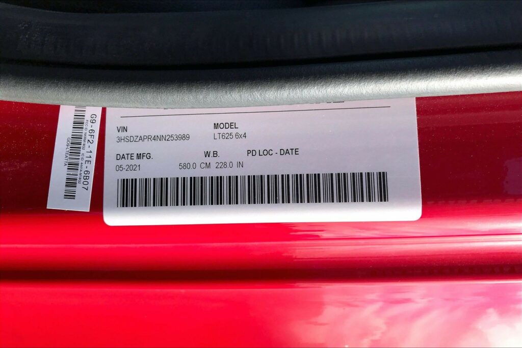 2022 CUM LT625 6×4 Sleeper