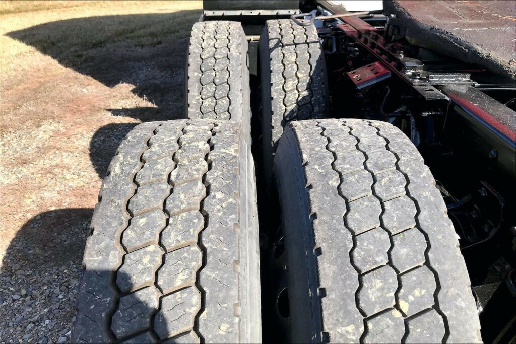 2022 CUM LT625 6×4 Sleeper