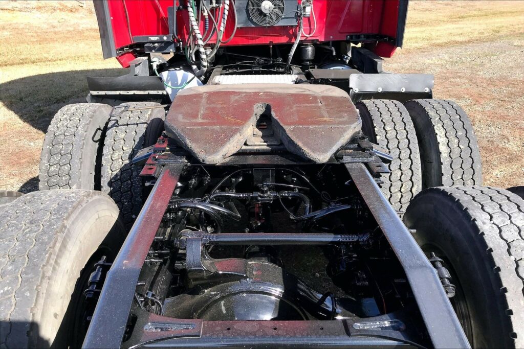 2022 CUM LT625 6×4 Sleeper