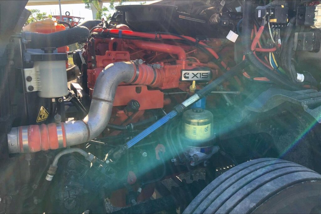 2022 CUM LT625 6×4 Sleeper