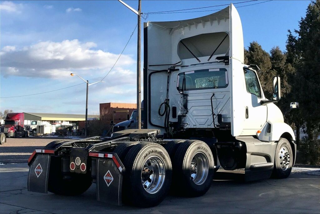 2021 CUM LT625 6×4 Day Cab