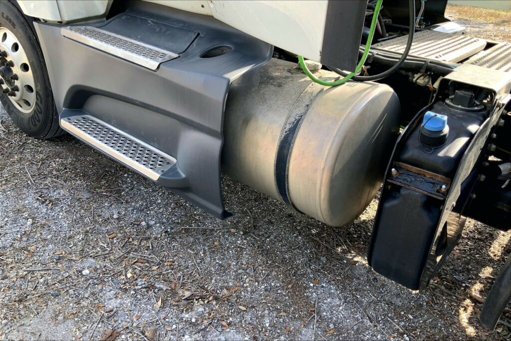 2021 CUM LT625 6×4 Day Cab