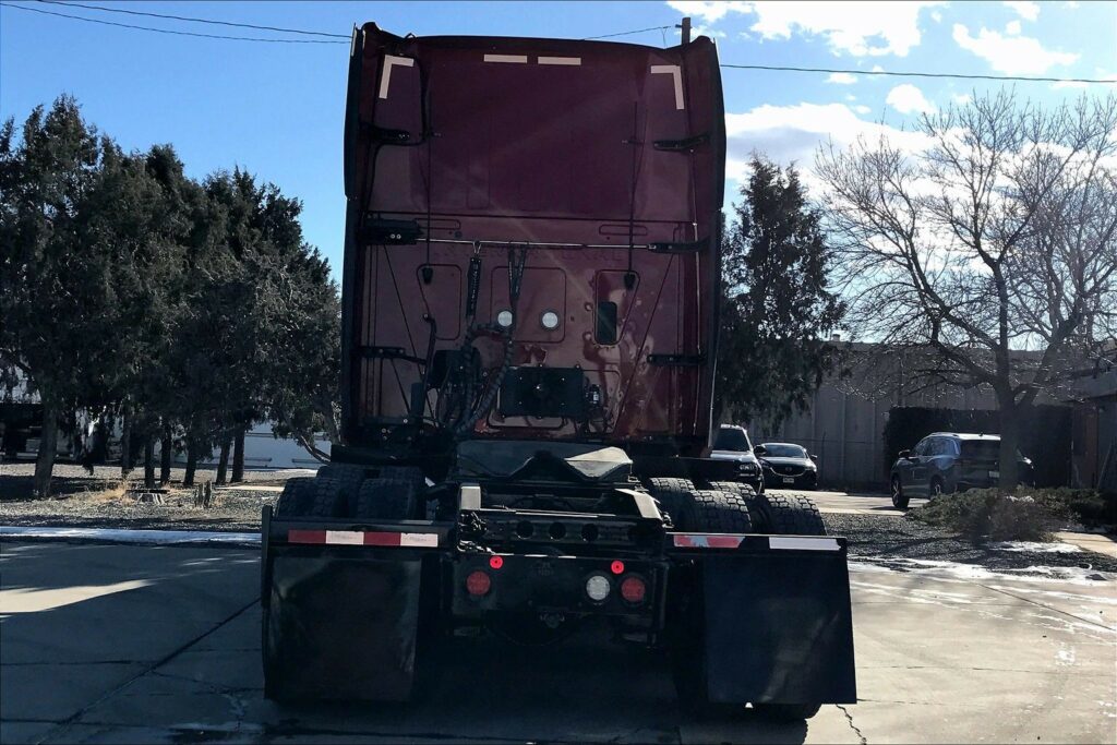 2022 CUM LT625 6×4 Sleeper