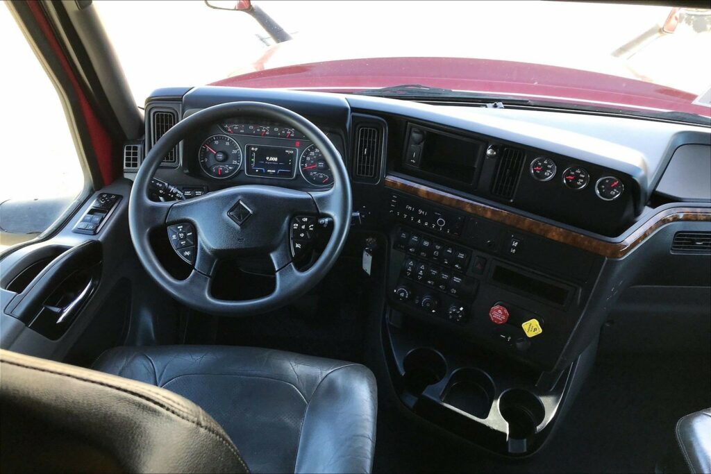 2022 CUM LT625 6×4 Sleeper