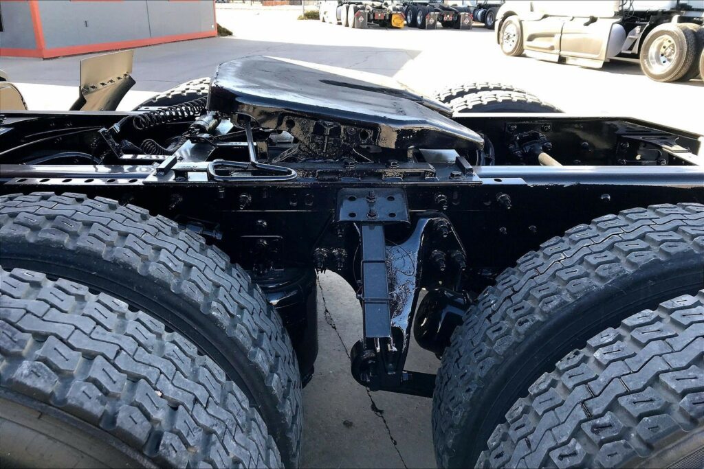 2022 CUM LT625 6×4 Sleeper