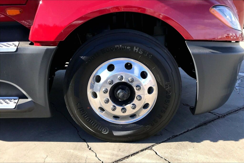 2022 CUM LT625 6×4 Sleeper