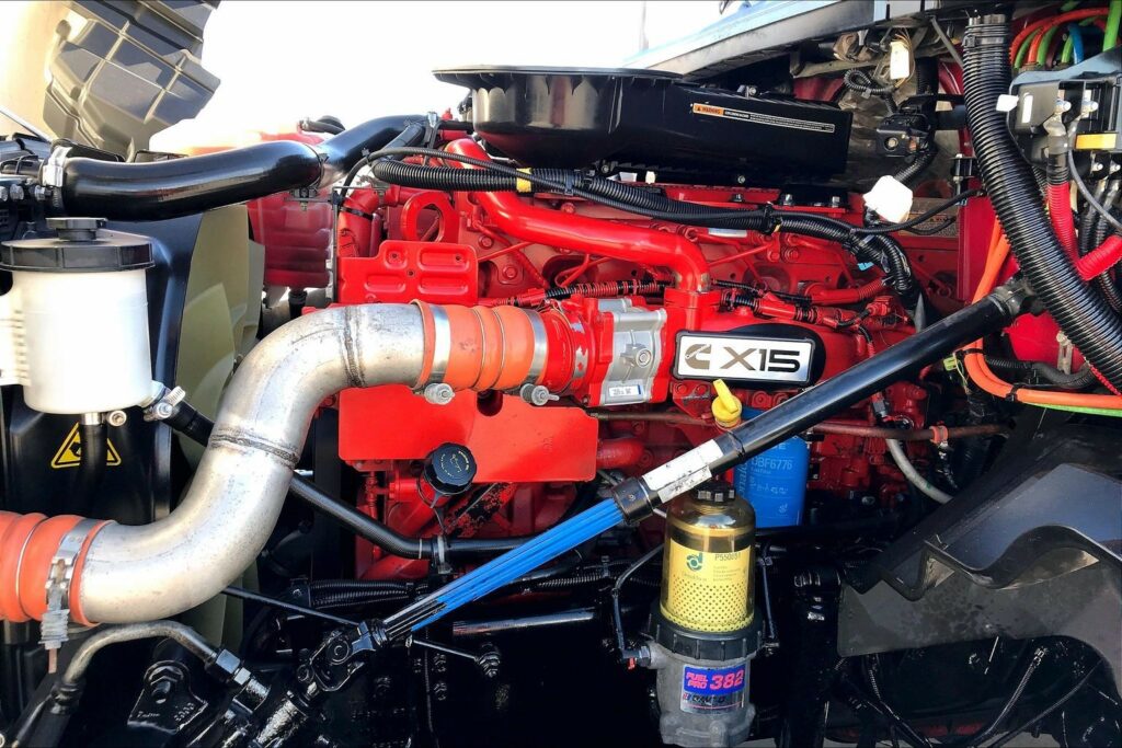 2022 CUM LT625 6×4 Sleeper