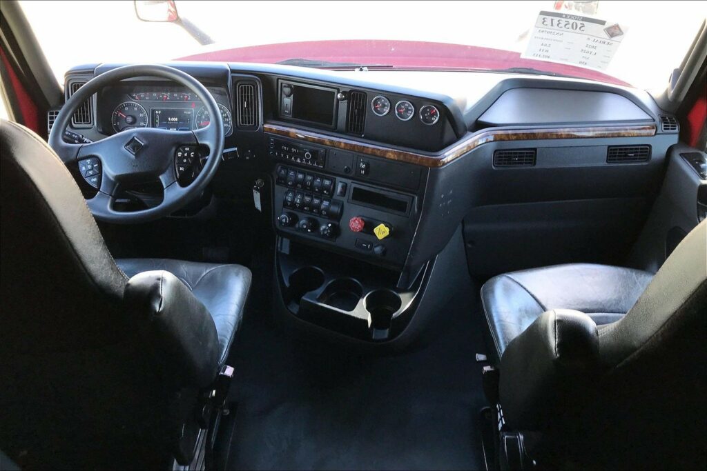 2022 CUM LT625 6×4 Sleeper