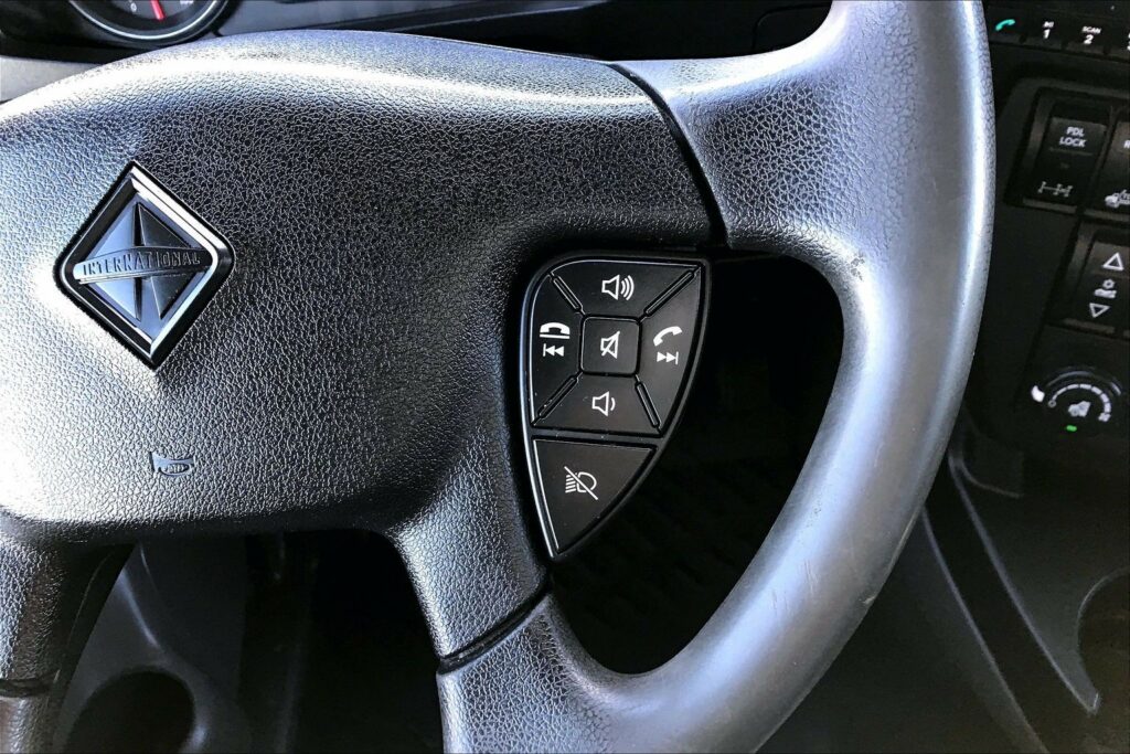 2022 CUM LT625 6×4 Sleeper