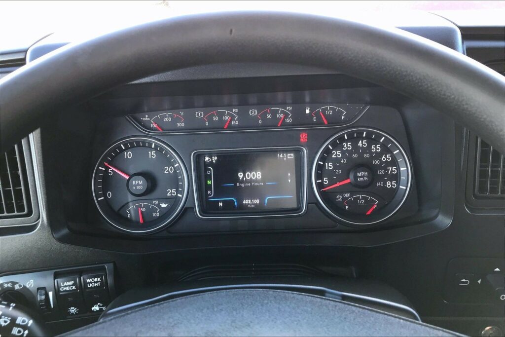 2022 CUM LT625 6×4 Sleeper