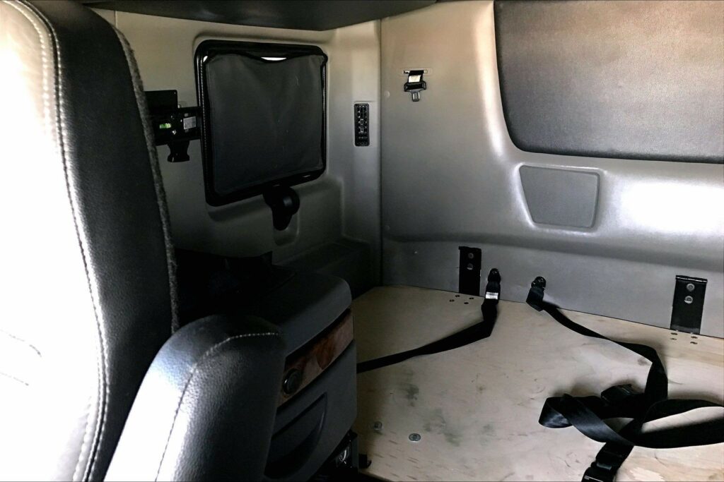 2022 CUM LT625 6×4 Sleeper