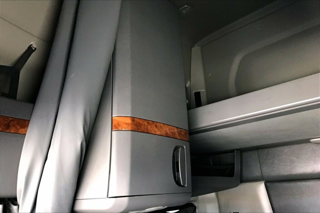 2022 CUM LT625 6×4 Sleeper