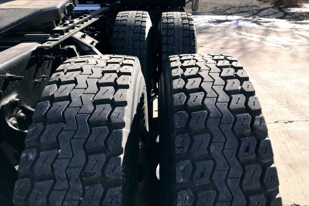 2022 CUM LT625 6×4 Sleeper