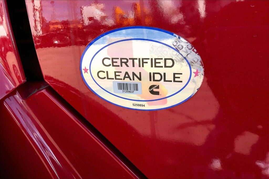 2022 CUM LT625 6×4 Sleeper