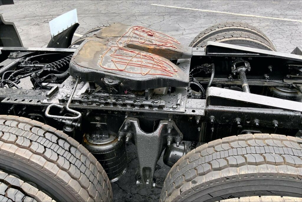 2022 CUM LT625 6×4 Sleeper