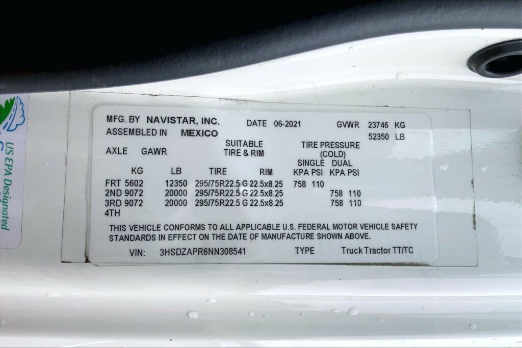 2022 CUM LT625 6×4 Sleeper