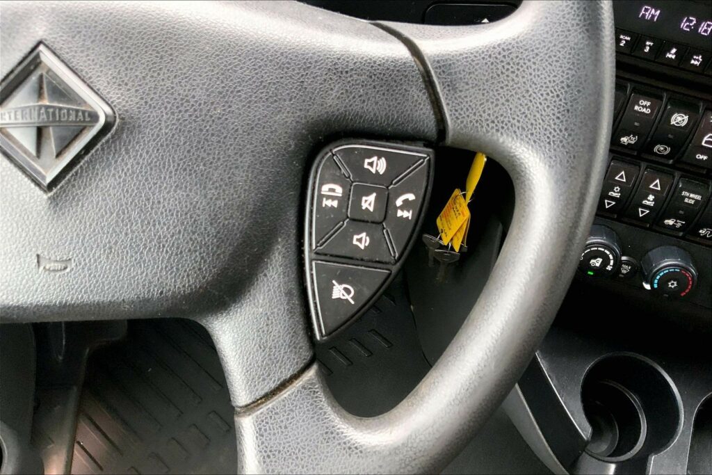 2022 CUM LT625 6×4 Sleeper