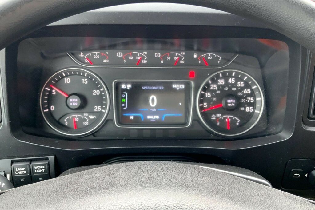 2022 CUM LT625 6×4 Sleeper