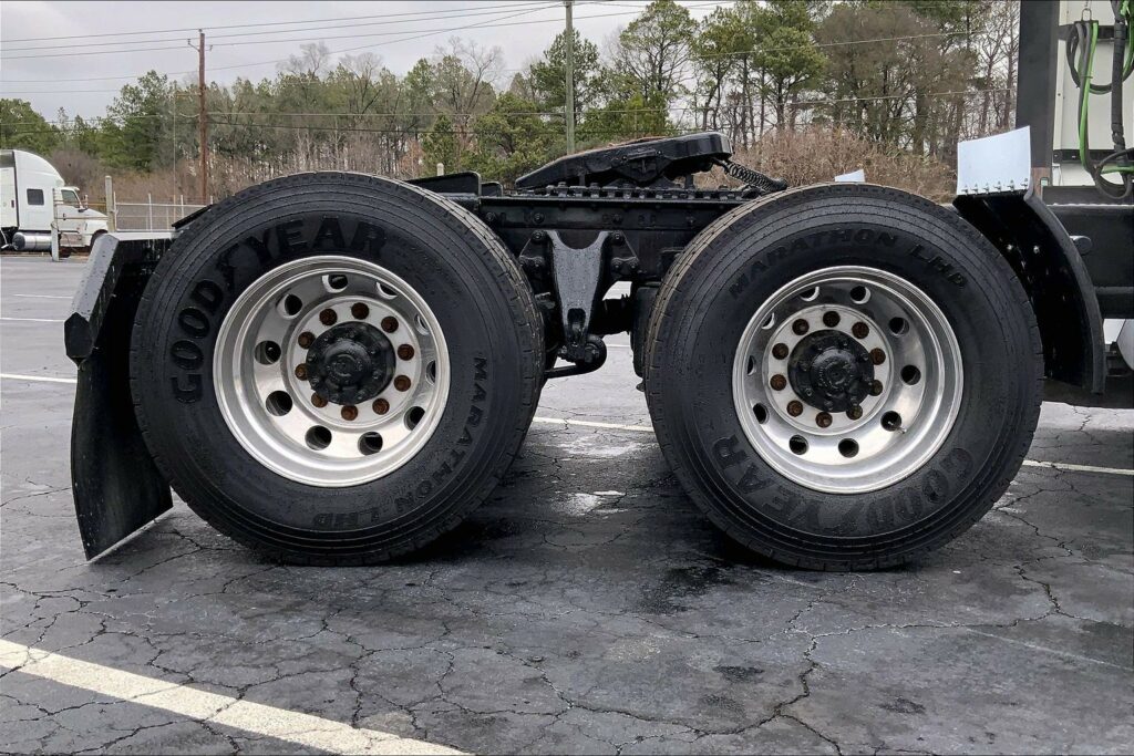 2022 CUM LT625 6×4 Sleeper