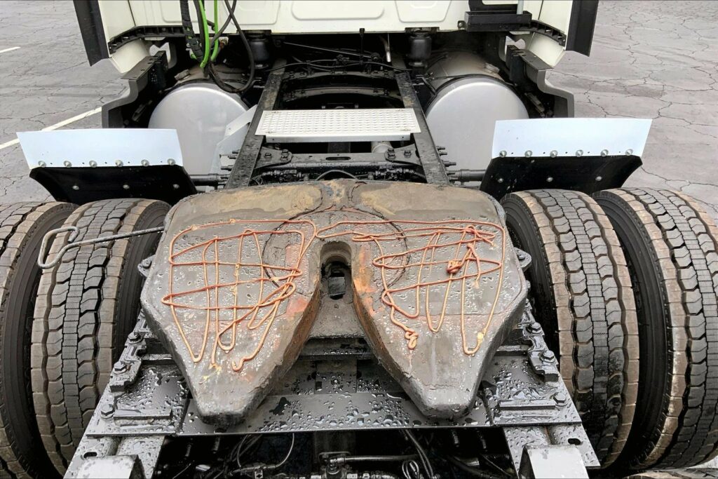 2022 CUM LT625 6×4 Sleeper