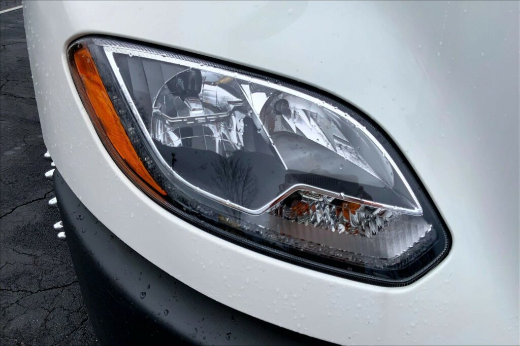 2022 CUM LT625 6×4 Sleeper