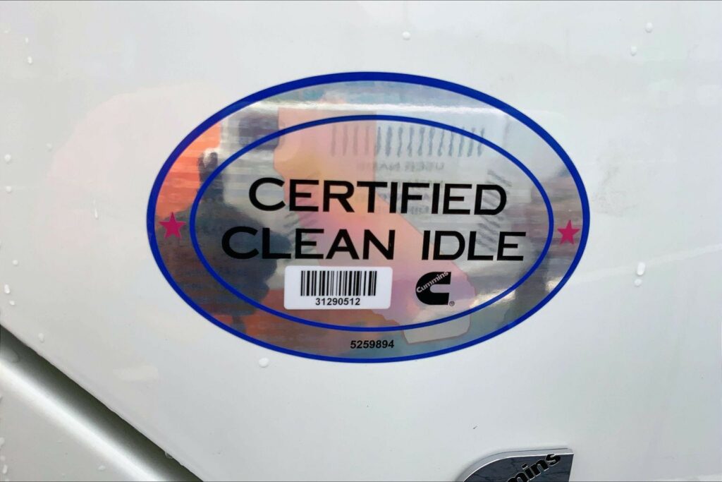 2022 CUM LT625 6×4 Sleeper