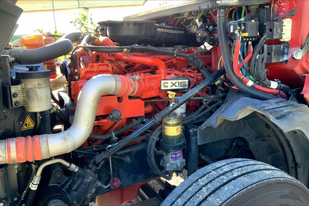 2023 CUM LT625 6X4 Sleeper