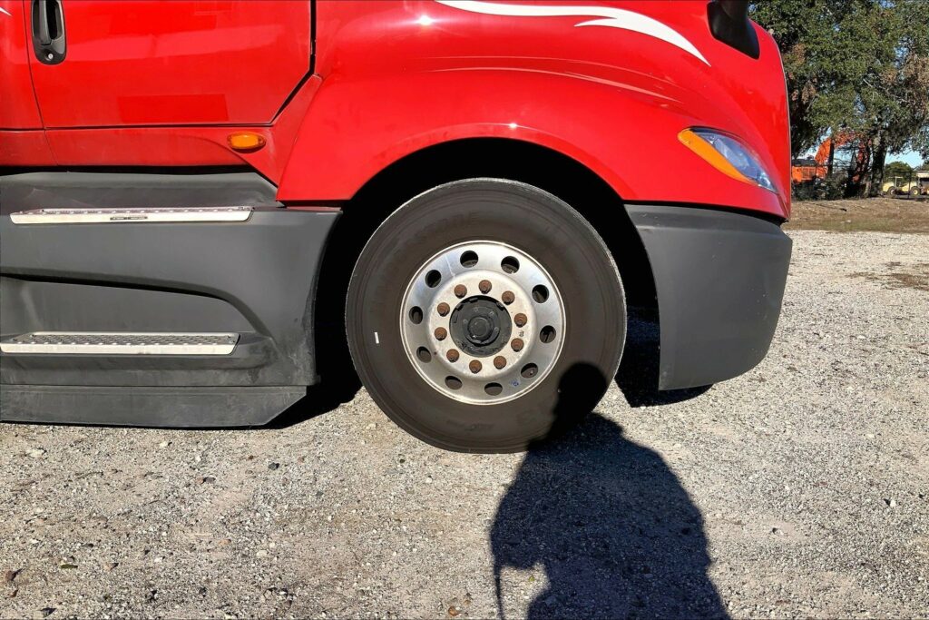 2023 CUM LT625 6X4 Sleeper