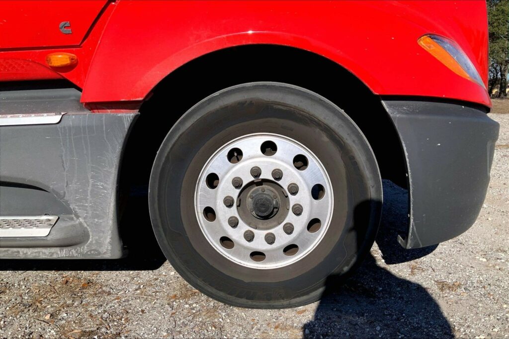 2021 CUM LT625 6×4 Sleeper