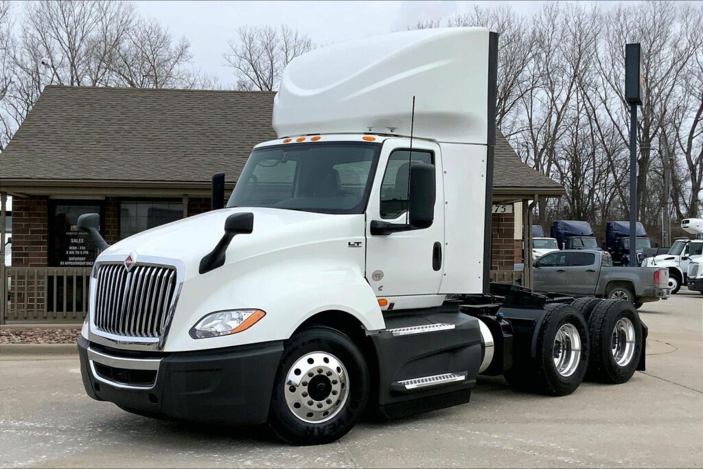 2021 CUM LT625 6×4 Day Cab