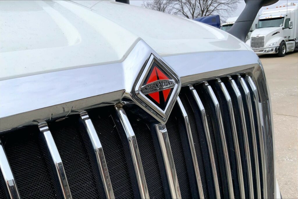 2021 CUM LT625 6×4 Day Cab