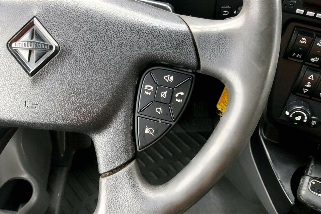 2022 CUM LT625 6×4 Sleeper