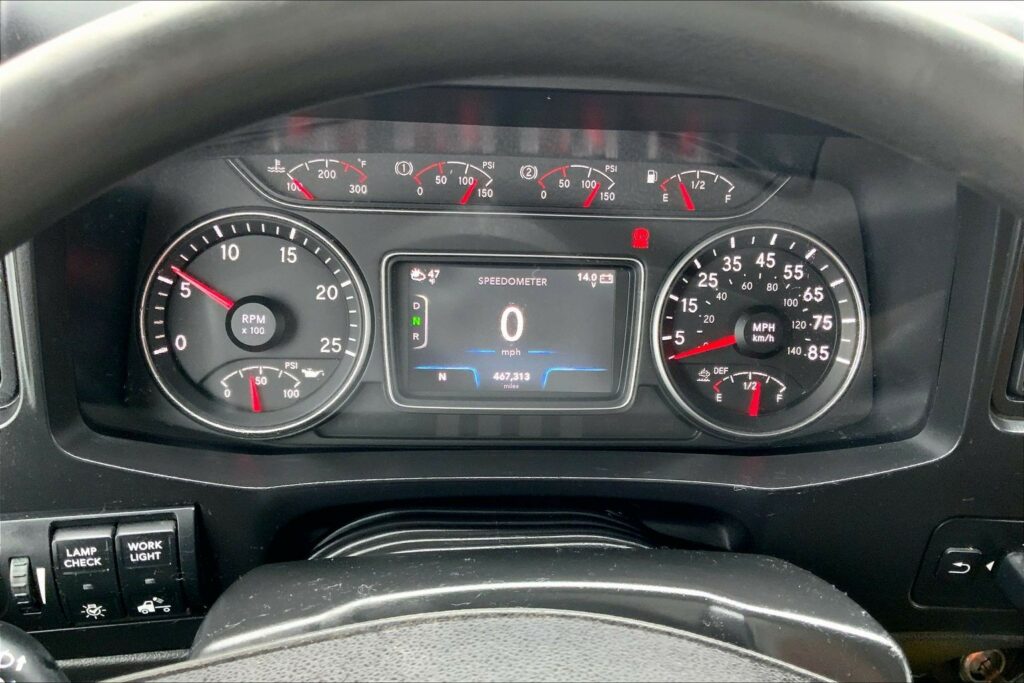 2022 CUM LT625 6×4 Sleeper