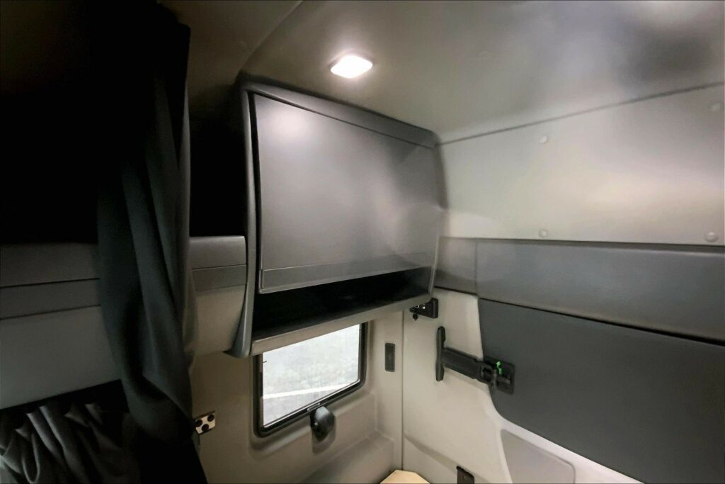 2022 CUM LT625 6×4 Sleeper