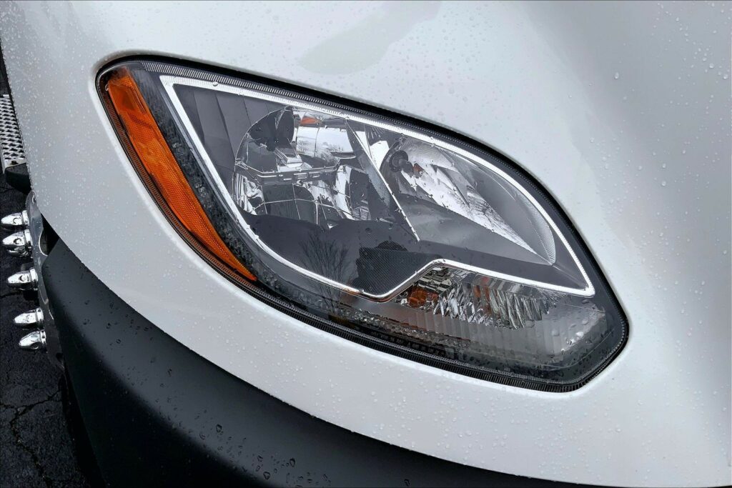 2022 CUM LT625 6×4 Sleeper