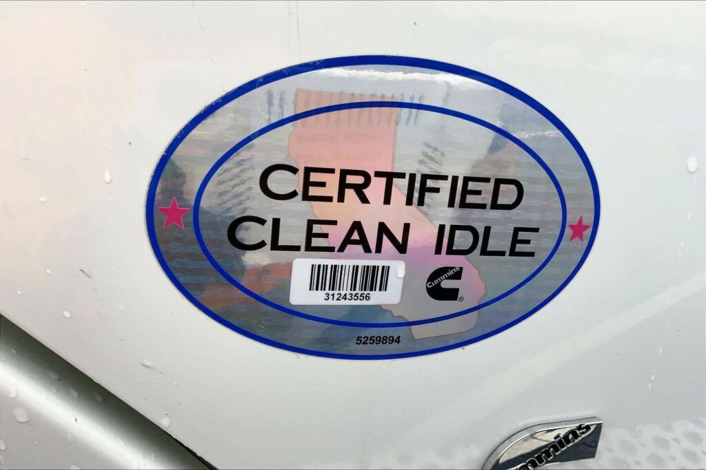 2022 CUM LT625 6×4 Sleeper