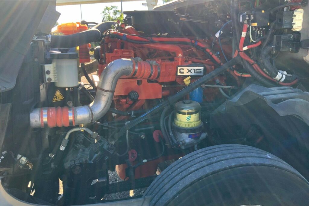 2022 CUM LT625 6×4 Sleeper