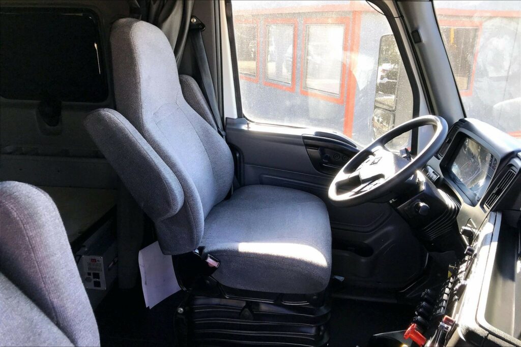 2022 CUM LT625 6×4 Sleeper