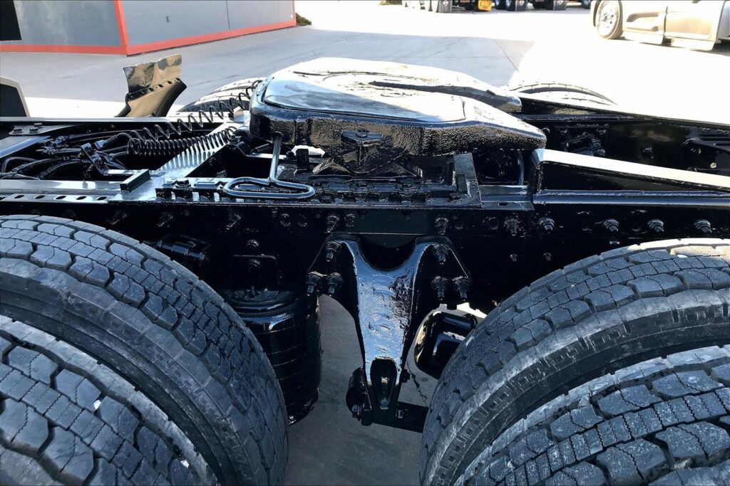 2022 CUM LT625 6×4 Sleeper