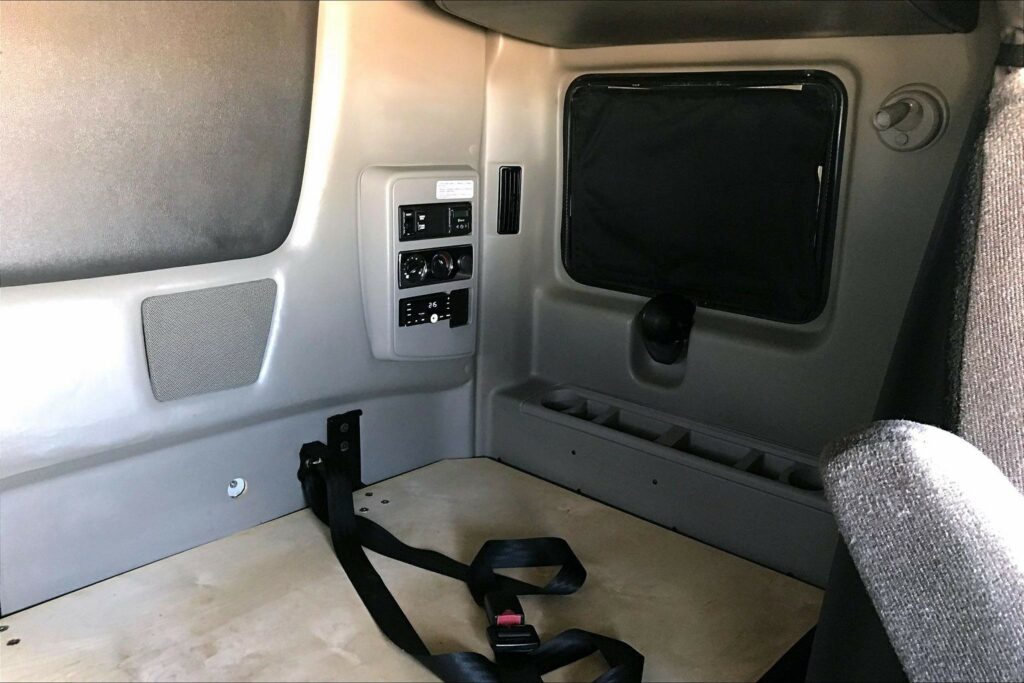 2022 CUM LT625 6×4 Sleeper