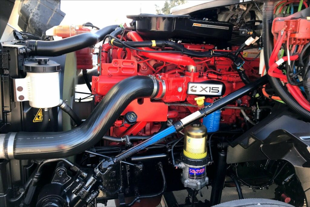 2022 CUM LT625 6×4 Sleeper