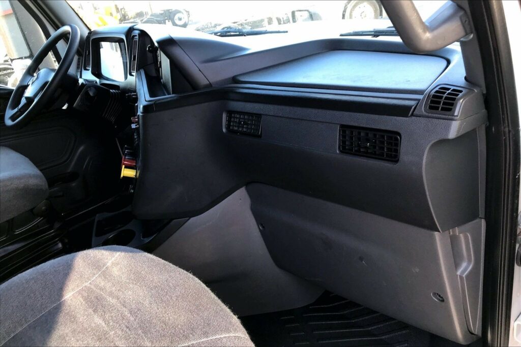 2022 CUM LT625 6×4 Sleeper