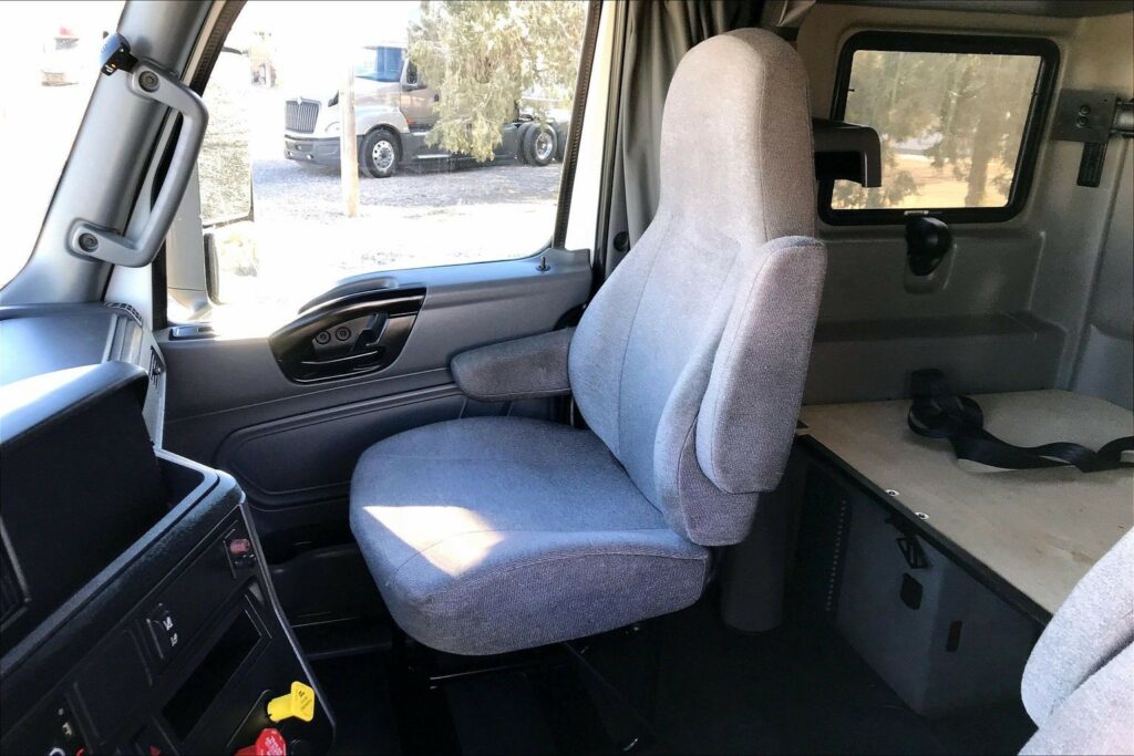 2022 CUM LT625 6×4 Sleeper