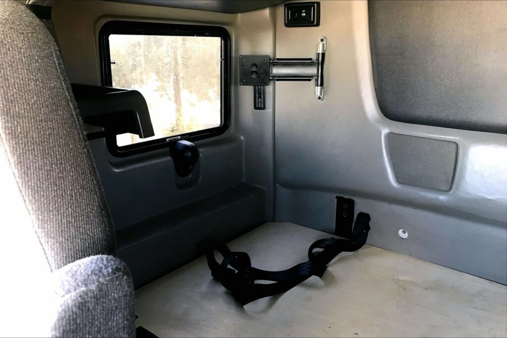 2022 CUM LT625 6×4 Sleeper